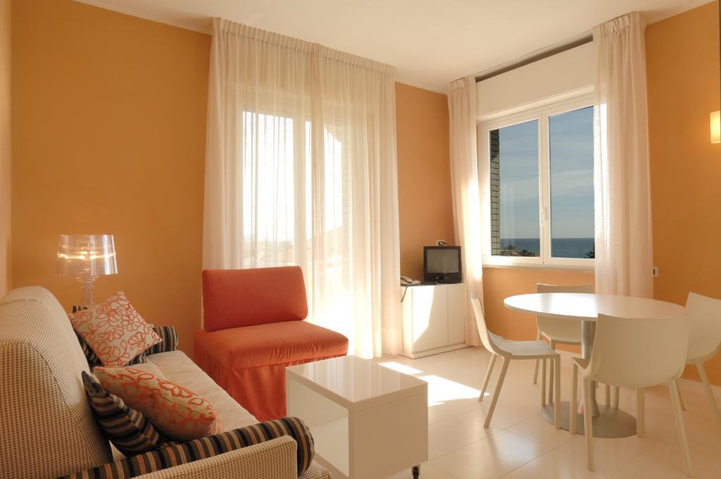 Residence Oliveto Ceriale Pokoj fotografie
