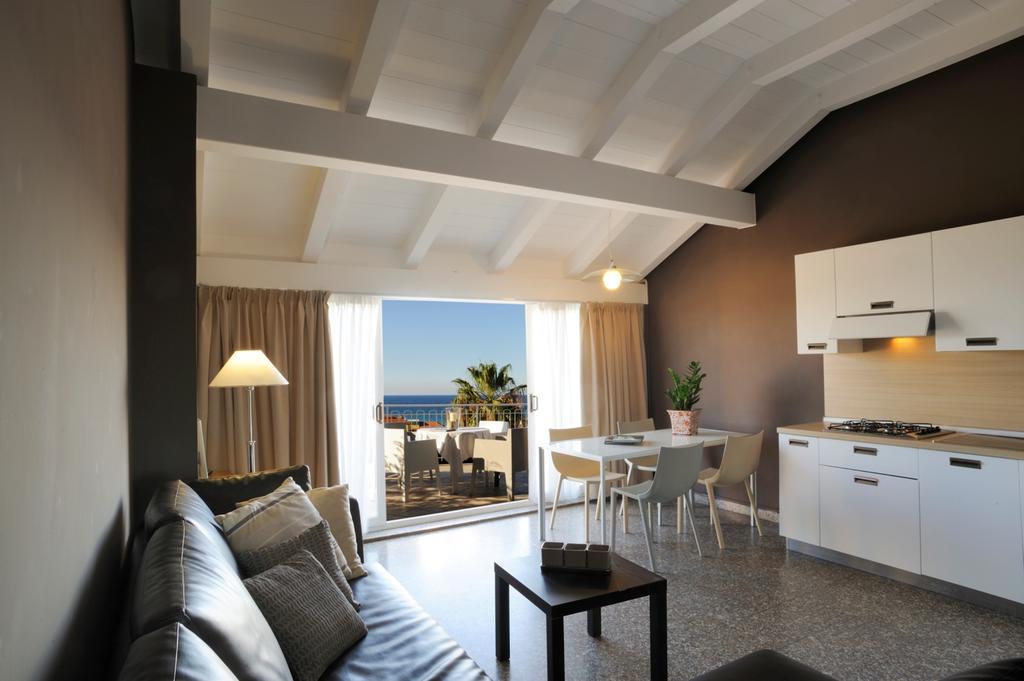 Residence Oliveto Ceriale Pokoj fotografie