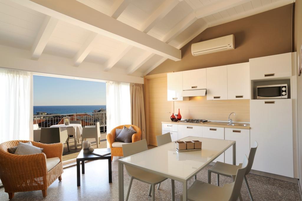 Residence Oliveto Ceriale Pokoj fotografie